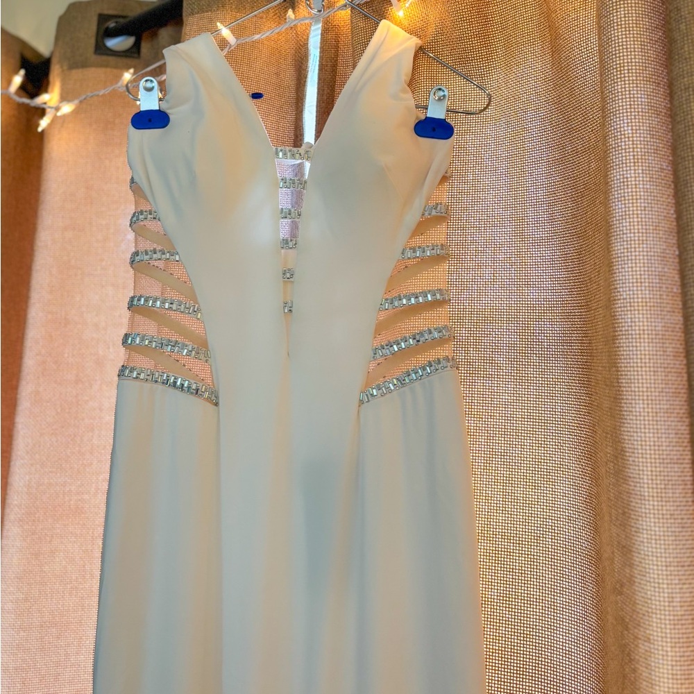 Elegant White Gown with Silver Accents: Size 4